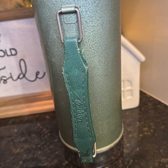 SOLD Vintage Stanley Aladdin thermos flask No A- 944DH Quart - Picture 3 of 13